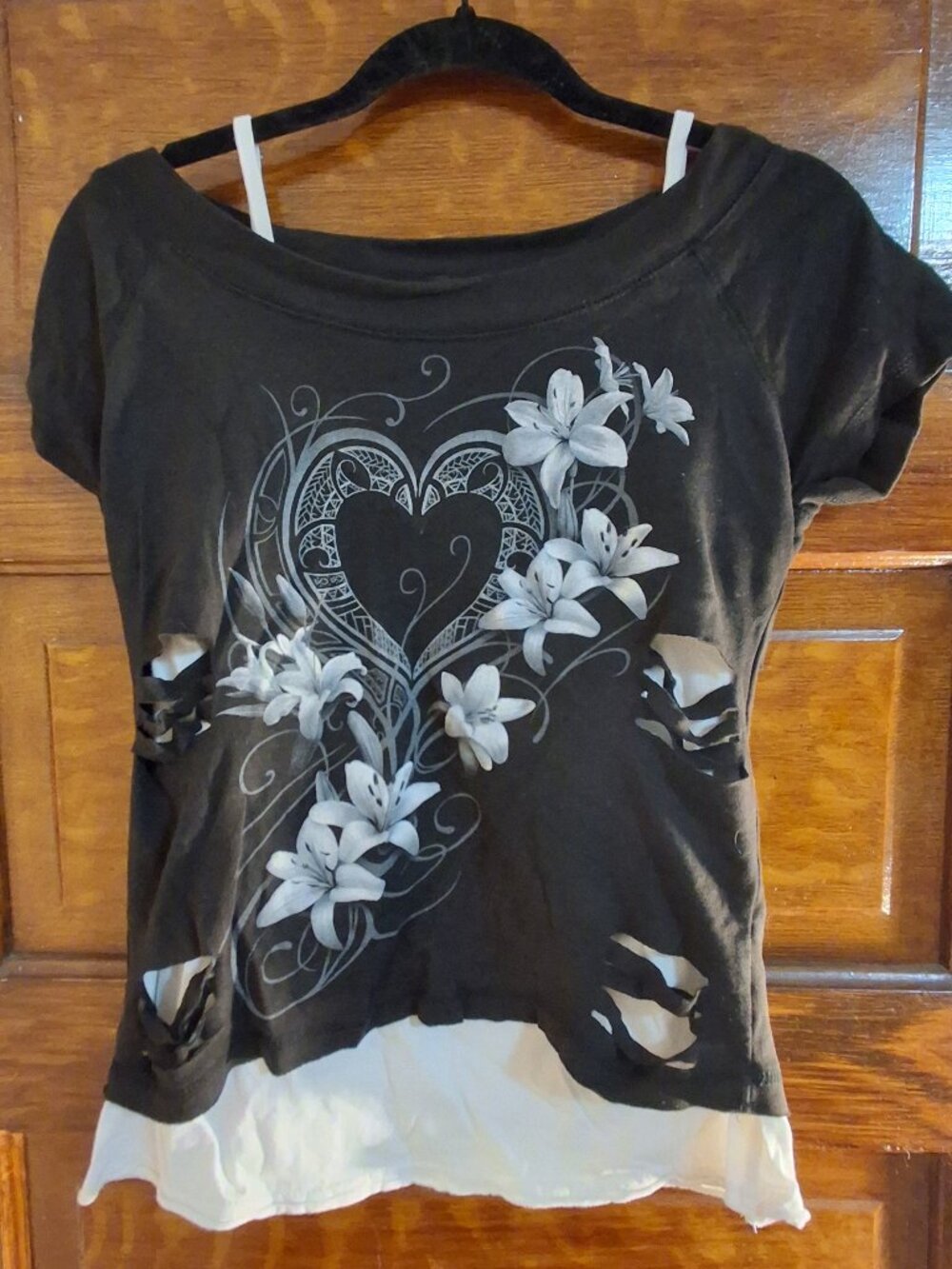 Spiral Direct Distressed Floral Women's Tee, Medium